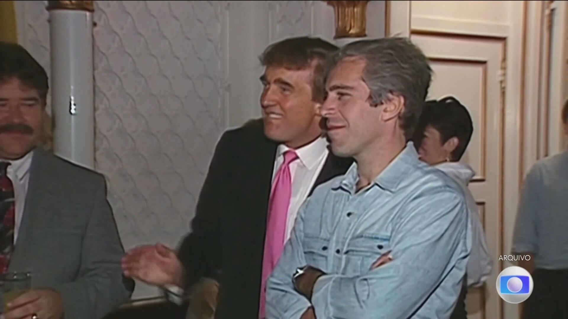 Pressionado por caso Epstein, Trump acusa democratas: 'É hora de acabar com a farsa'