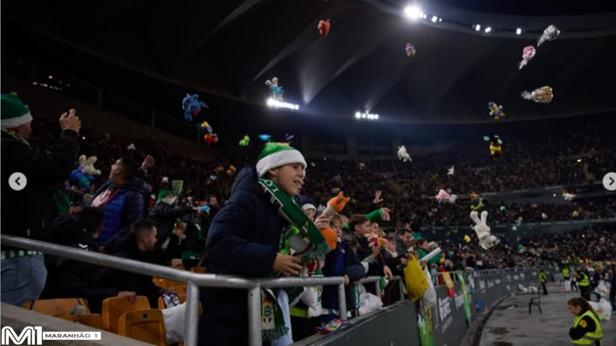 Betis goleia Getafe e promove tradicional chuva de pelúcias para doação